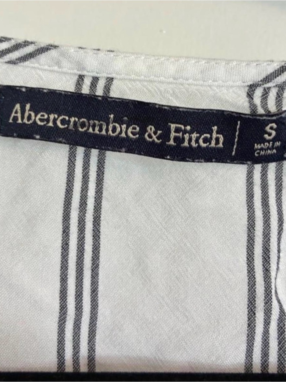 Abercrombie & Finch Viscose Wrap Crop Small - Picture 8 of 8